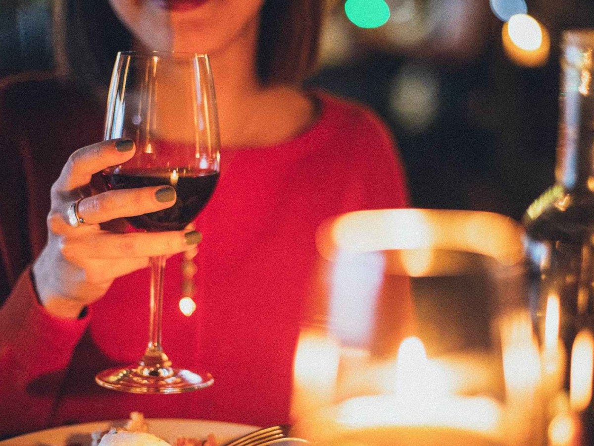 鐵板燒與紅酒：歡聲笑語是獨家美味配方，用幸福調味團聚佳餚